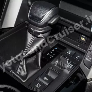 TOYOTA LANDCRUISER 300 GX