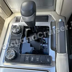 TOYOTA LANDCRUISER 200 AX
